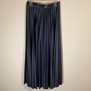 Navy blue pleated midi skirt XS